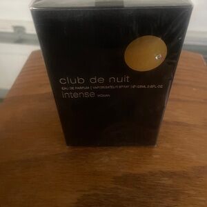 Club de nuit intense woman